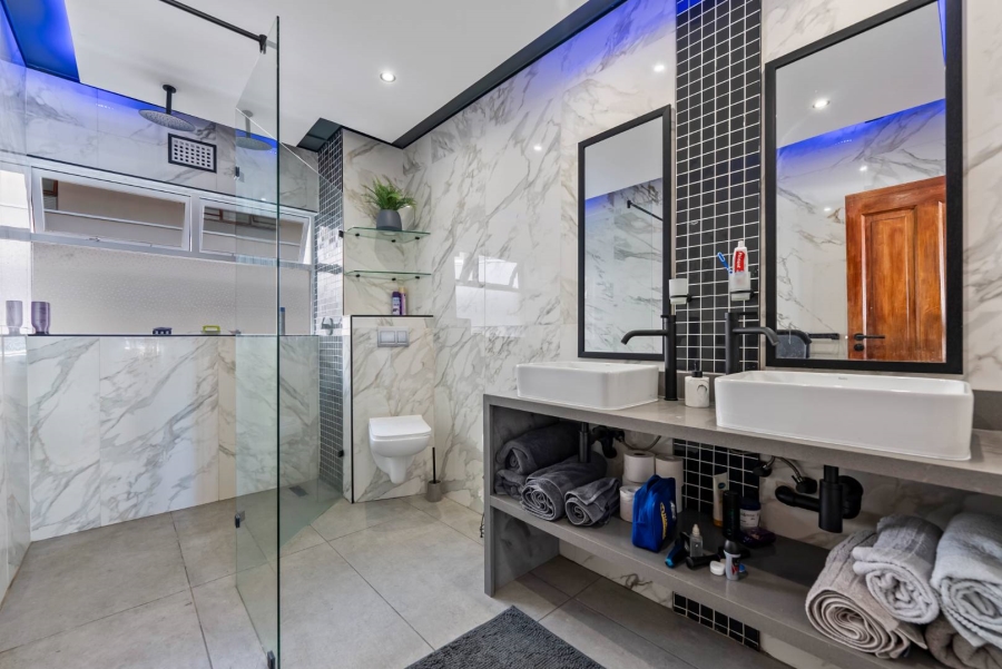 1 Bedroom Property for Sale in Sea Point Western Cape